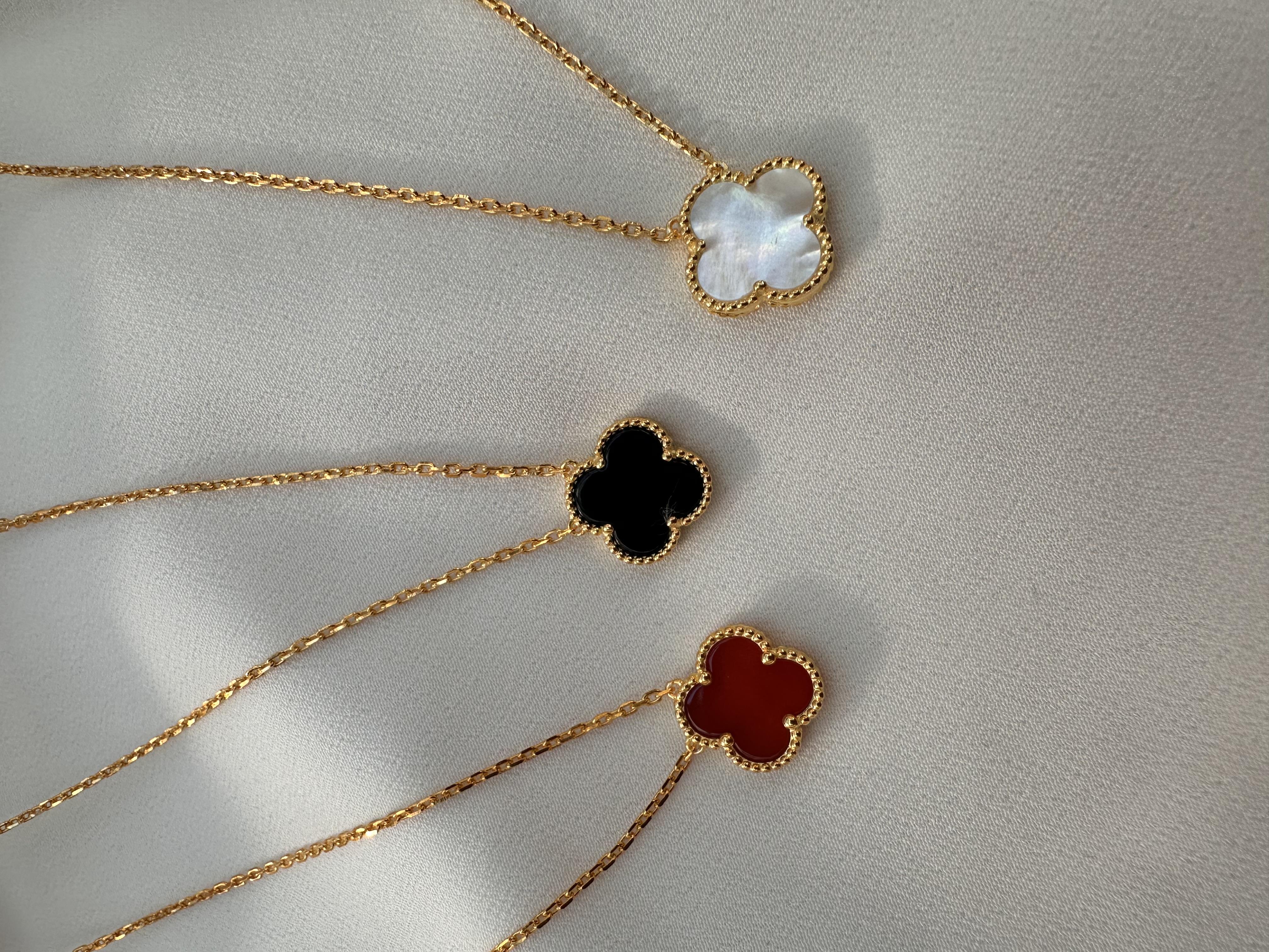 KolyeBeyaz Sedefli Tekli Yonca Kolye Gold