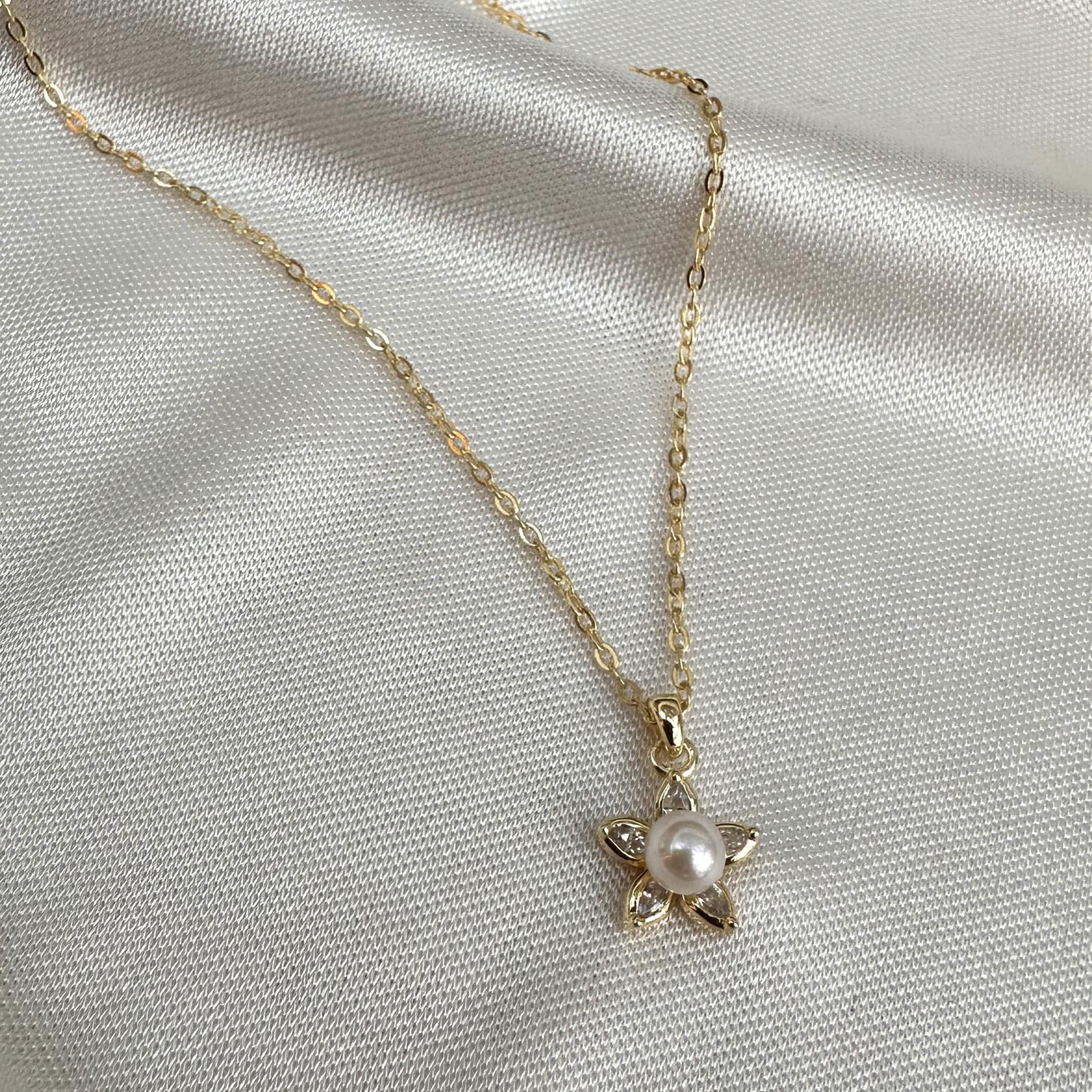 KolyeMini Çiçek Uç Kolye 