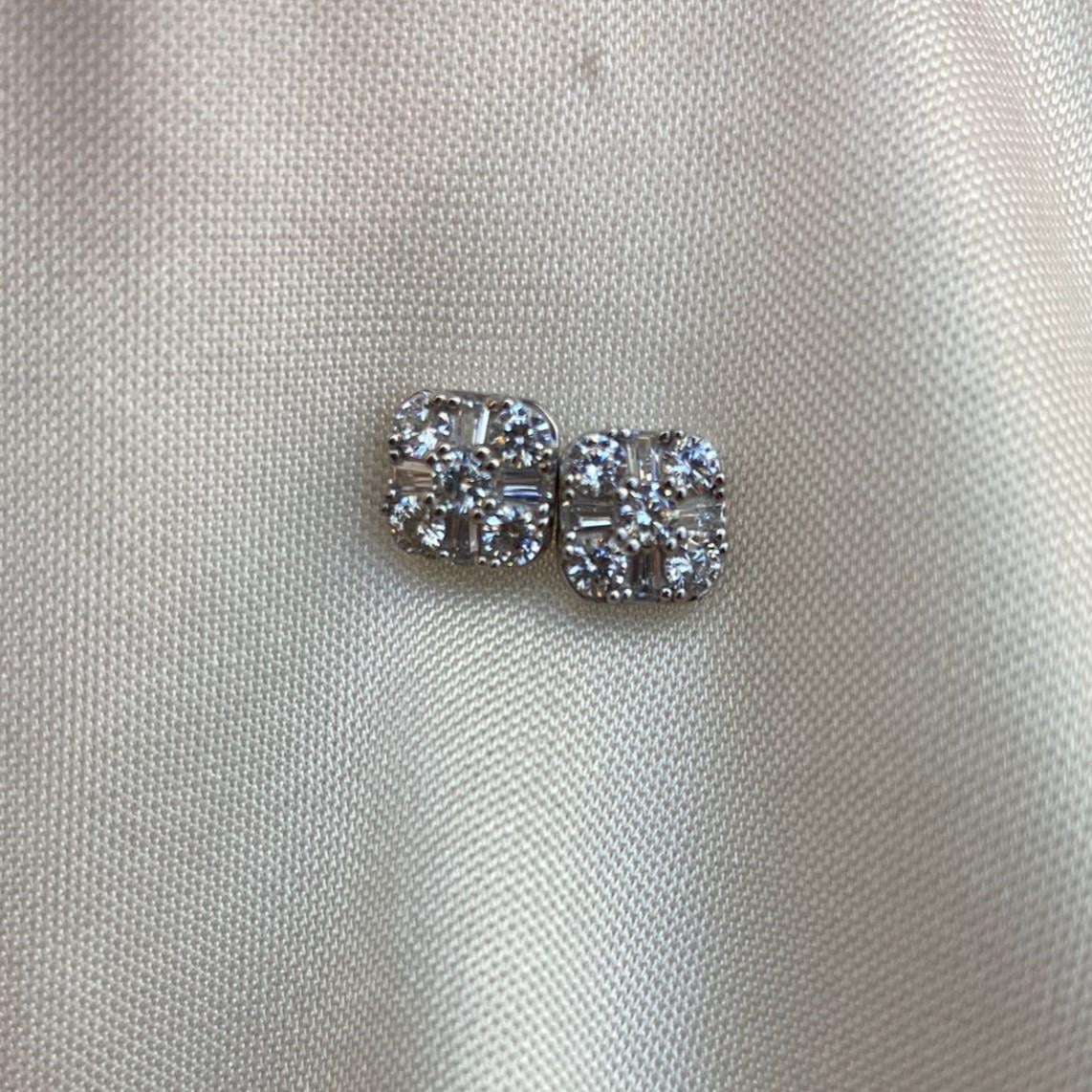 KüpeTaşlı Mini Kare Küpe