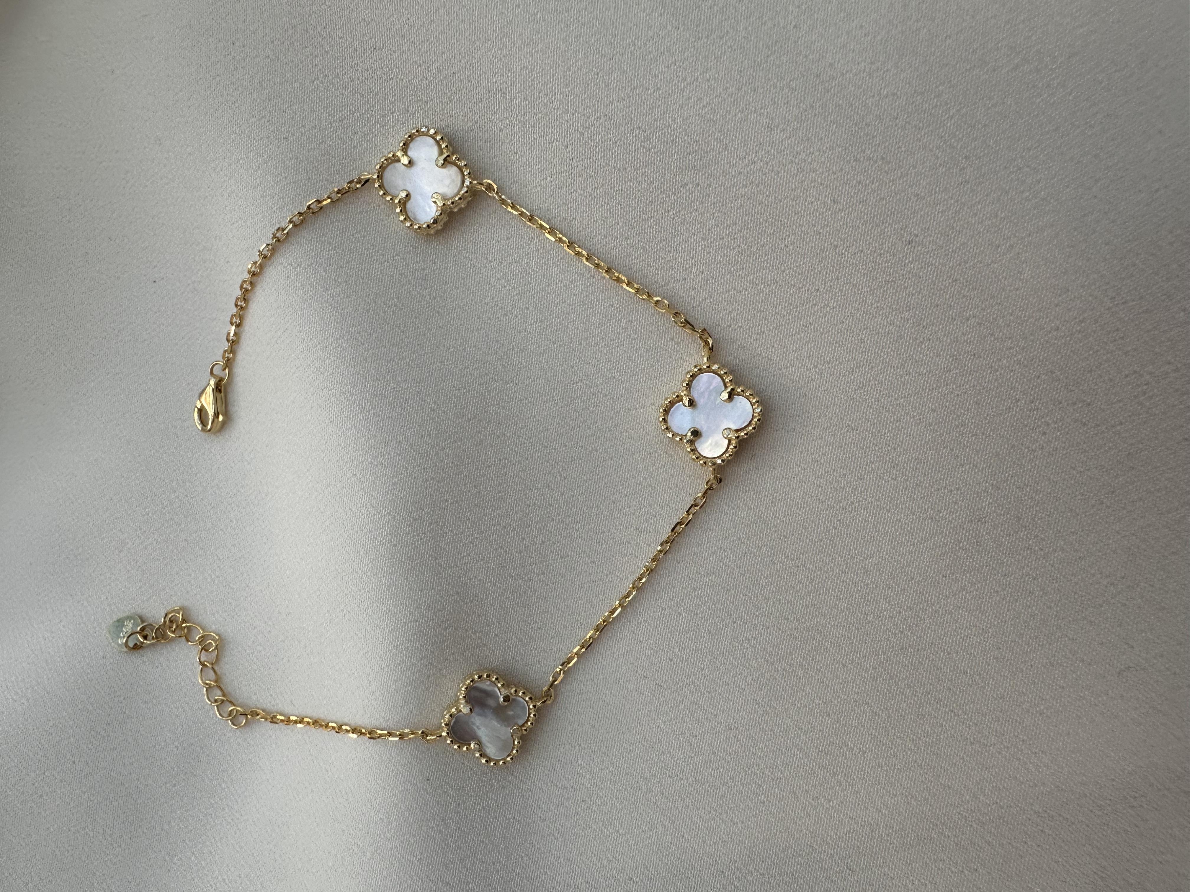 BileklikMini Üçlü Beyaz Sedefli Yonca Bileklik Gold