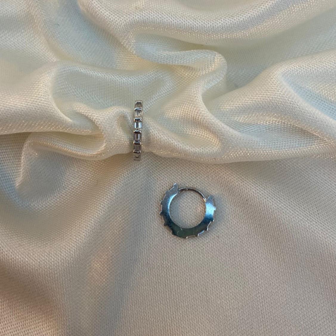 KüpeBaget Taş Mini Halka Küpe Rodyum