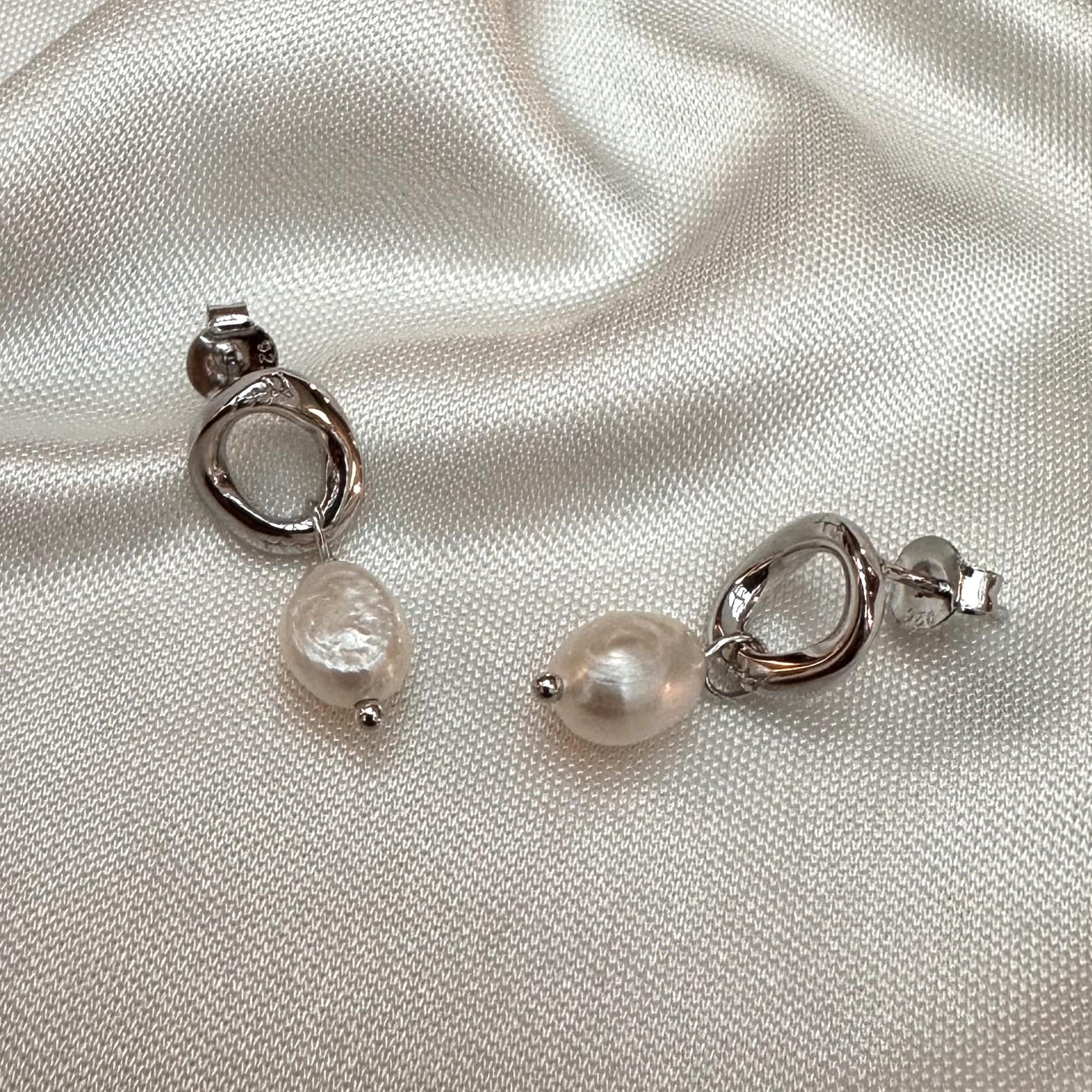Küpeİnci Sallantılı Halka Pin Küpe Rodyum