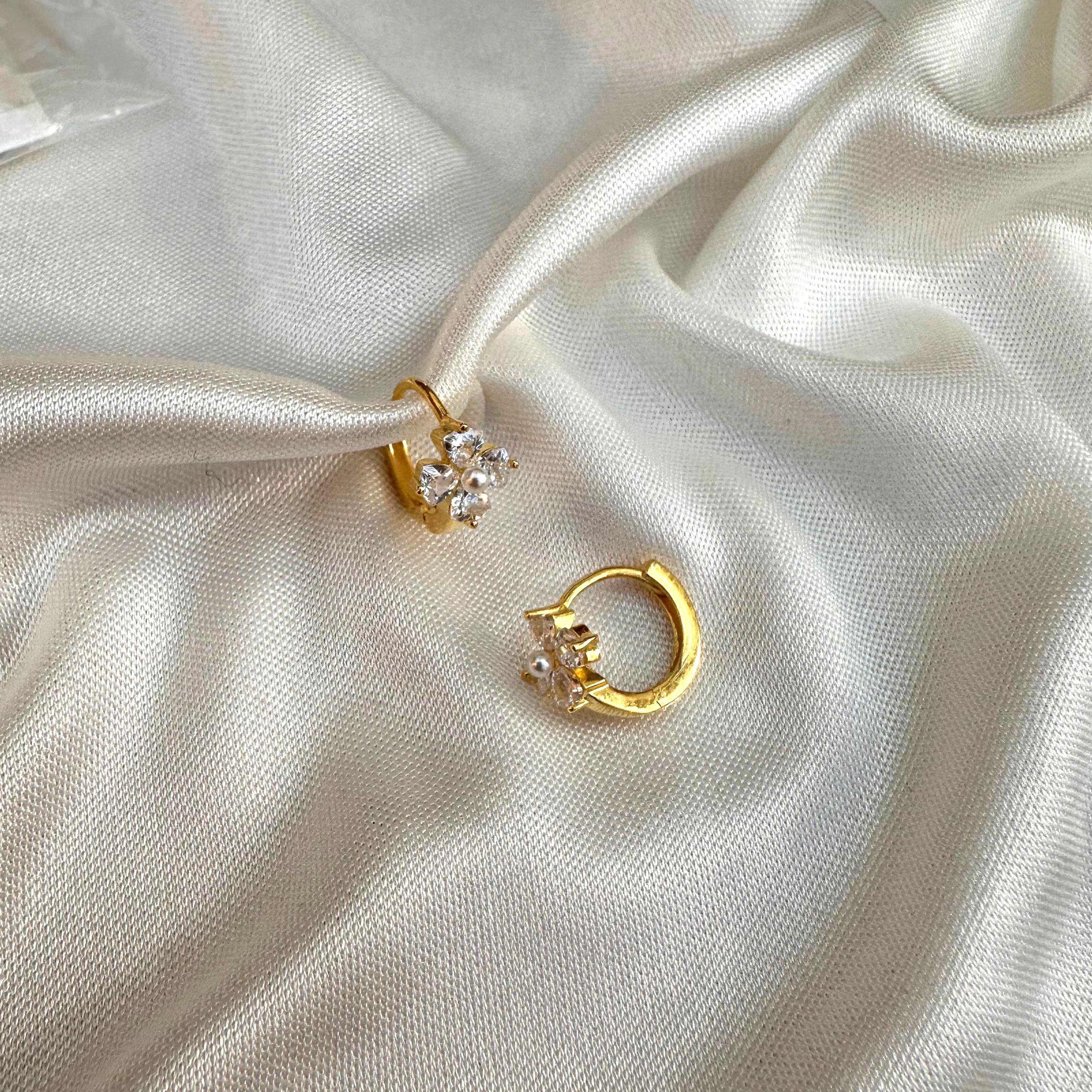Küpeİncili Yonca Detay Mini Halka Küpe Gold
