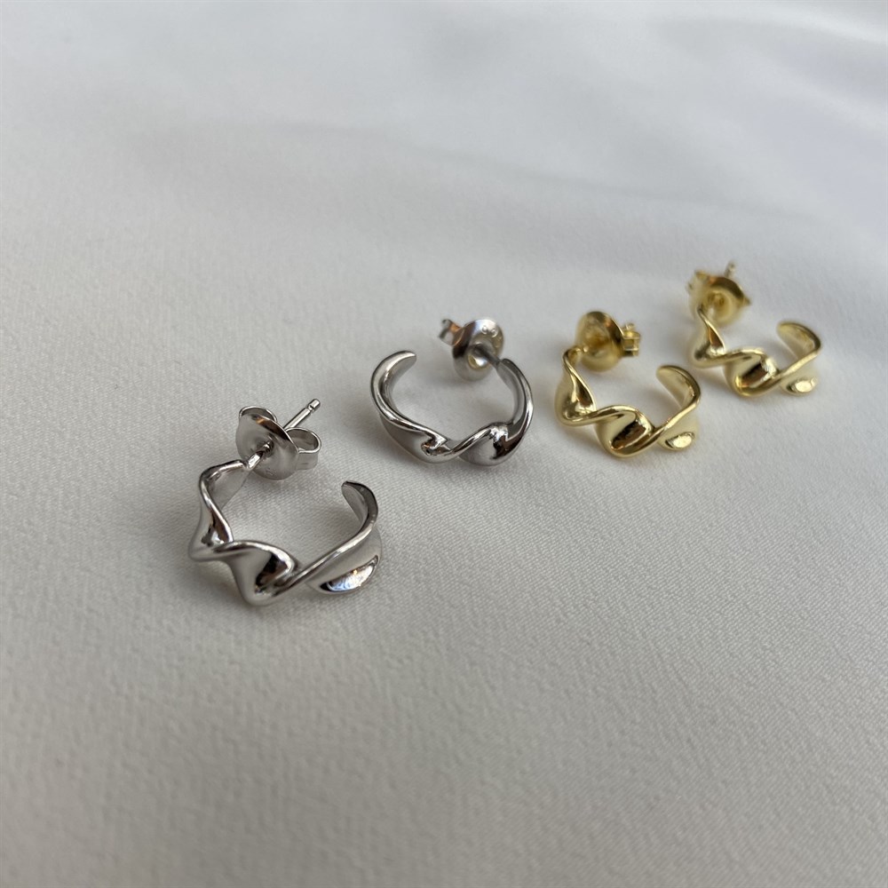 KüpeMinimal Burgu Halka Küpe Gold