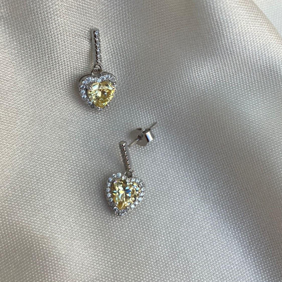 KüpeSarı Safir Kalp Sallantılı Mini Çubuk Detay Küpe Gold