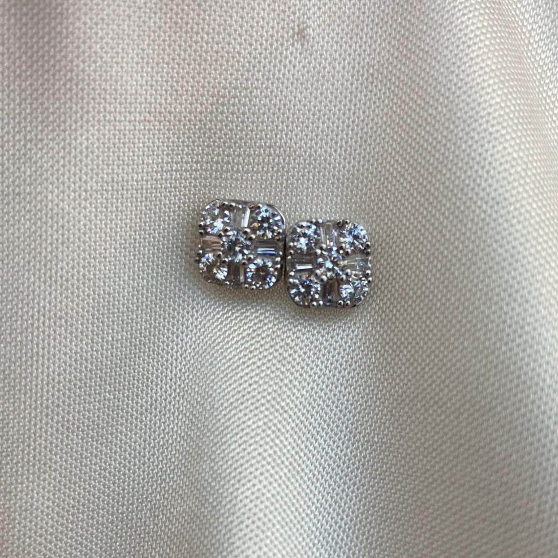 KüpeTaşlı Mini Kare Küpe