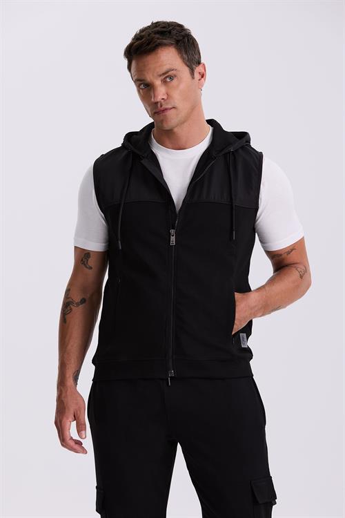 Siyah Slim Fit Kapüşonlu Pamuklu Likralı Yelek
