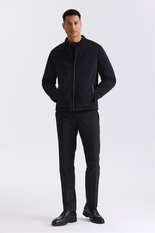 Siyah Comfort Fit Dik Yaka Önü Fermuarlı Mevsimlik Mont