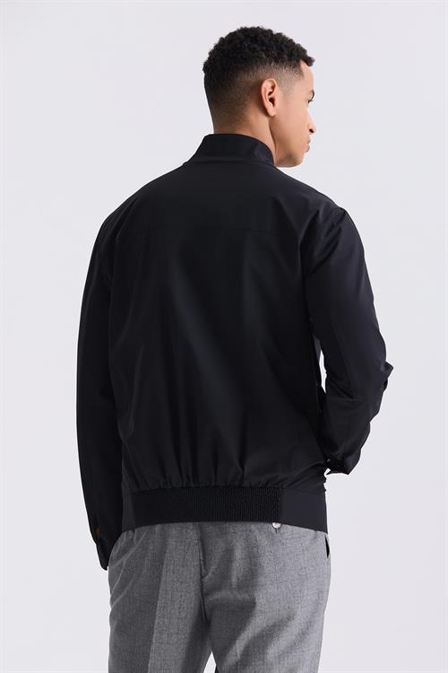 Siyah Comfort Fit Dik Yaka Önü Fermuarlı Mevsimlik Mont