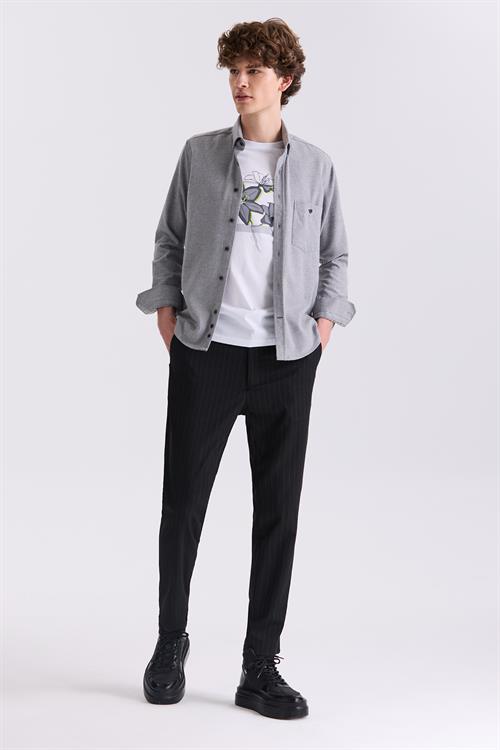 Gri Slim Fit Düğmeli Yaka Pamklu Cepli Gömlek