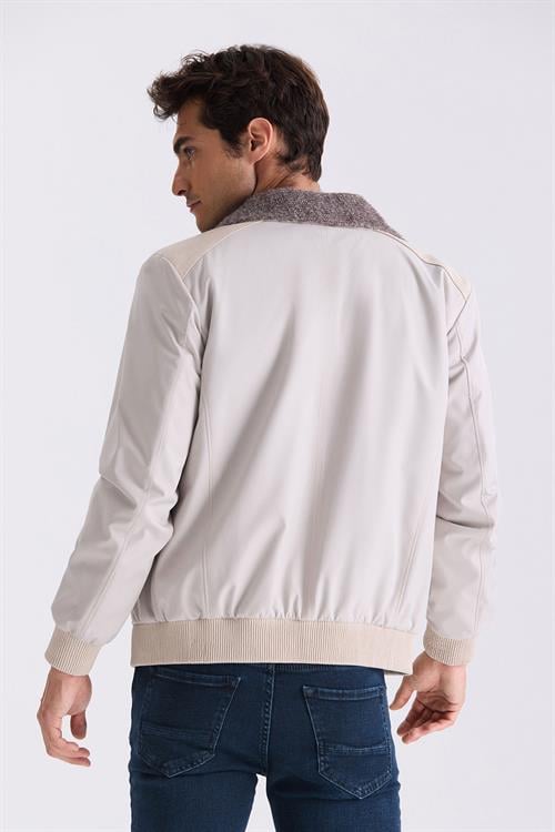 Bej Comfort Fit Kürklü Yaka Önü Fermuarlı Hakiki Deri detaylı Mont