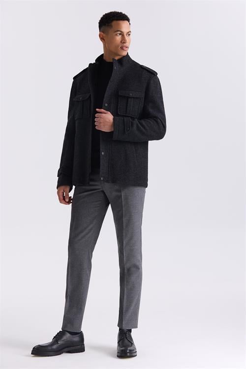 Siyah-1 Slim Fit Hakim Yaka Apoletli Desenli Spor Kaşe Kaban