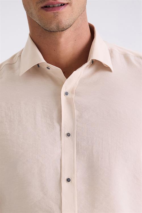 Bej Comfort Fit Düğmeli Yaka Gömlek