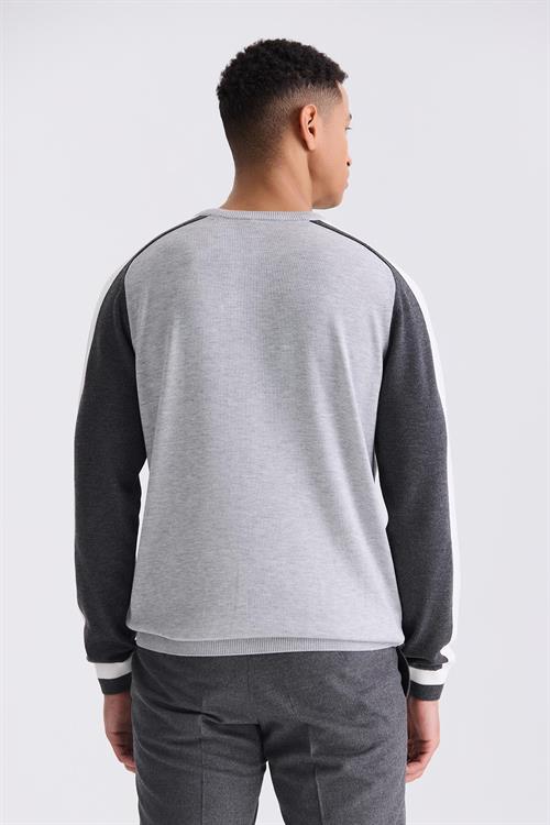 Gri Slim Fit Şerit Detaylı Bisiklet Yaka Triko Kazak