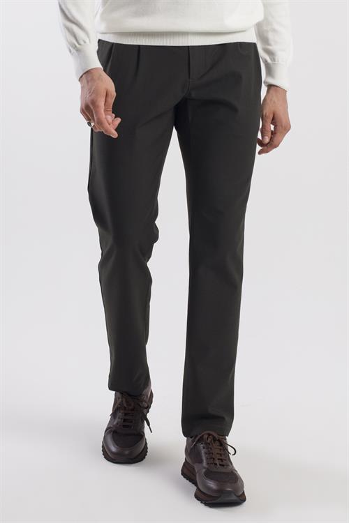 Siyah Comfort Fit Çift Cep Kapaklı Pileli Yan Cep Pantolon