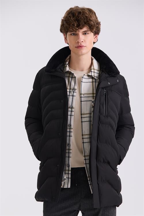 Siyah Regular Fit Yaka Kürklü Kışlık Mont Mont