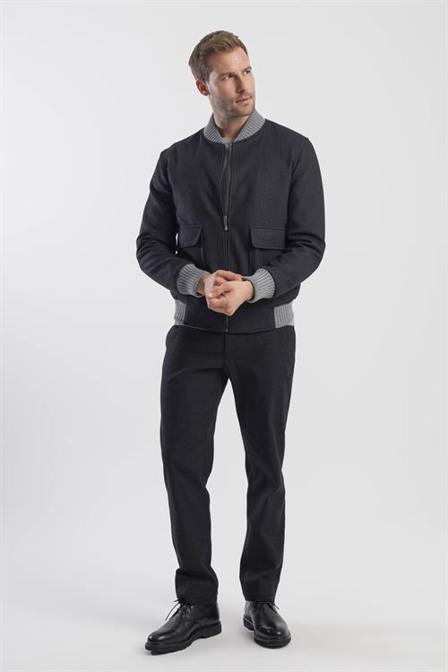 Siyah Comfort Fit Kolej Yaka Çizgili Mont