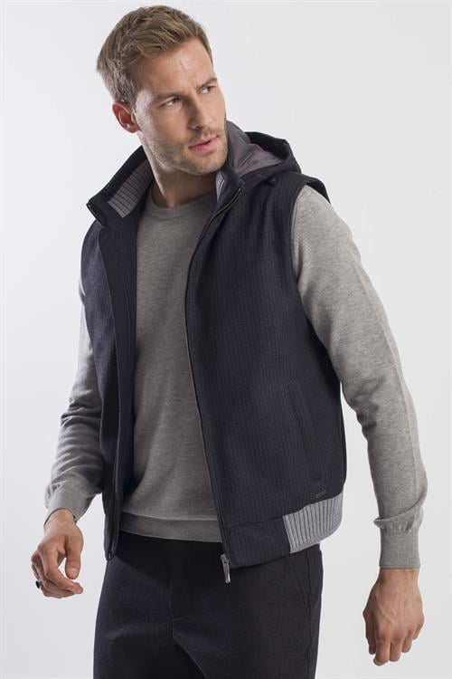 Siyah Comfort Fit Desenli Çıkarılabilir Kapüşonlu Yelek