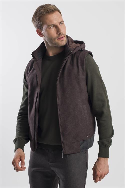 Kahve Comfort Fit Desenli Çıkarılabilir Kapüşonlu Yelek