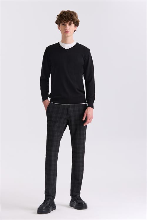 Siyah Slim Fit V Yaka Triko Kazak