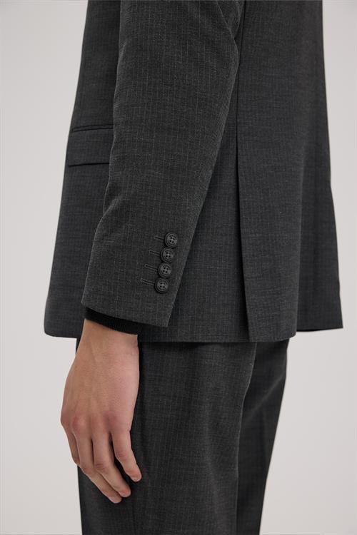 Antrasit Slim Fit Kırlangıç Yaka Çizgili Takım Elbise