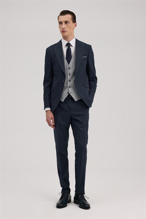 Lacivert Dar Kalıp - Slim Fit Takım Elbise Sivri Yaka
