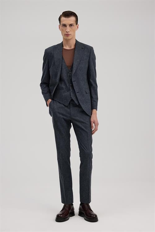 Lacivert Dar Kalıp - Slim Fit Takım Elbise Sivri Yaka