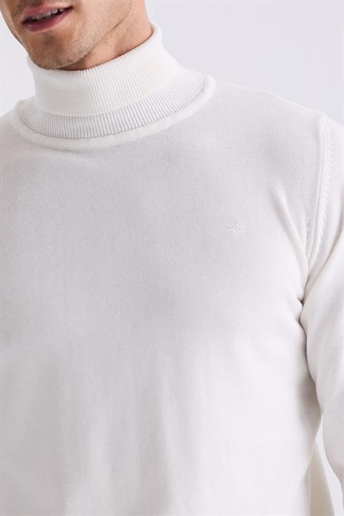 Ekru Slim Fit Tam Balıkçı Yaka Triko Kazak