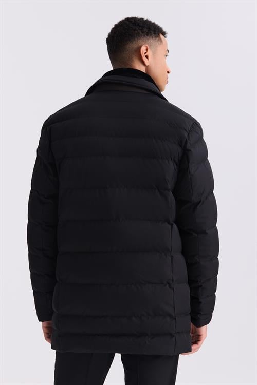 Siyah Regular Fit Yaka Kürklü Düğmeli Şişme Mont
