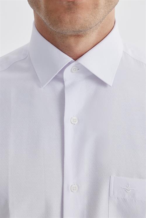 Beyaz Klasik Fit Klasik Yaka Cepli Kravatlık Gömlek