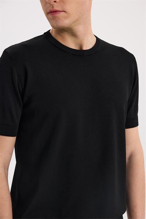 Siyah Dar Kalıp - Slim Fit T-Shirt Bisiklet Yaka