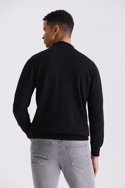 Siyah Slim Fit Yarım Balıkçı Triko Kazak