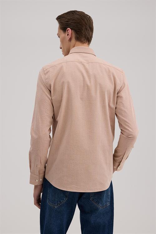 Kahve Rahat Kalıp - Comfort Fit Gömlek YAKA ÜSTTEN DÜĞMELİ