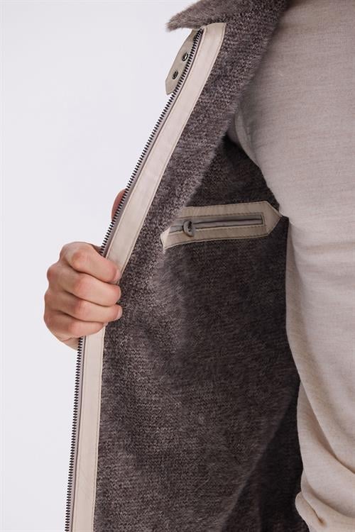 Bej Comfort Fit Kürklü Yaka Önü Fermuarlı Hakiki Deri detaylı Mont