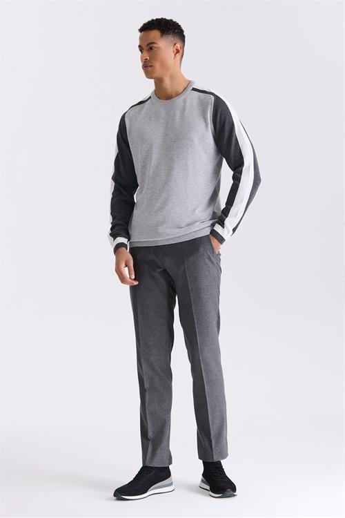 Gri Slim Fit Şerit Detaylı Bisiklet Yaka Triko Kazak