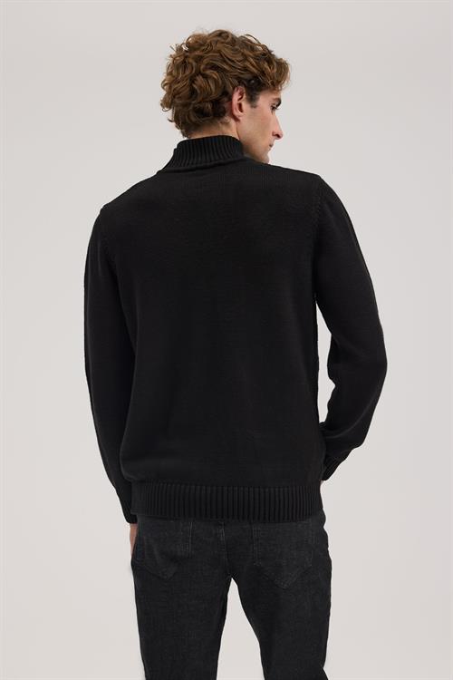 Dar Kalıp - Slim Fit Triko Yarım Balıkçı Yaka