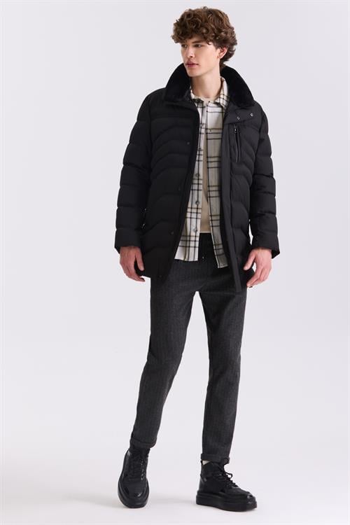Siyah Regular Fit Yaka Kürklü Kışlık Mont Mont