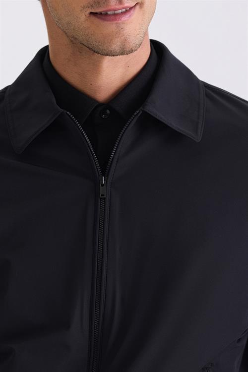 Siyah Comfort Fit Bebe Yaka Mevsimlik Mont