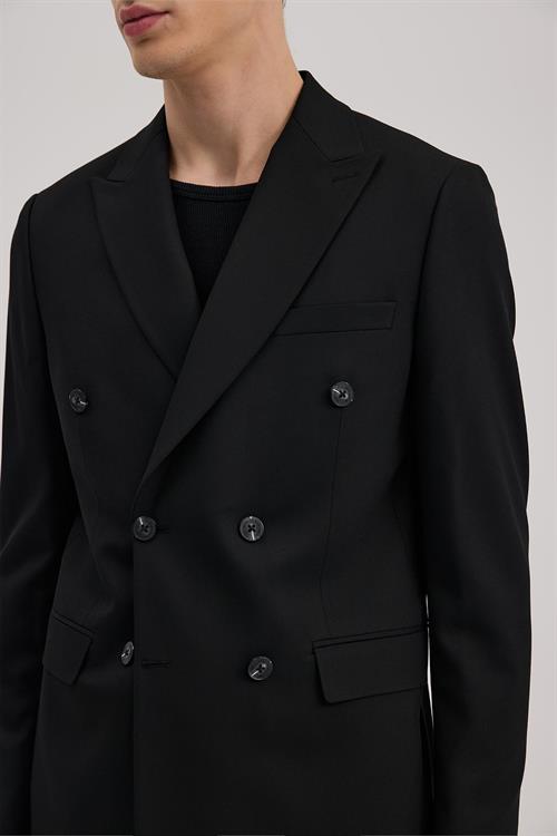 Siyah Dar Kalıp - Slim Fit Takım Elbise Sivri Yaka