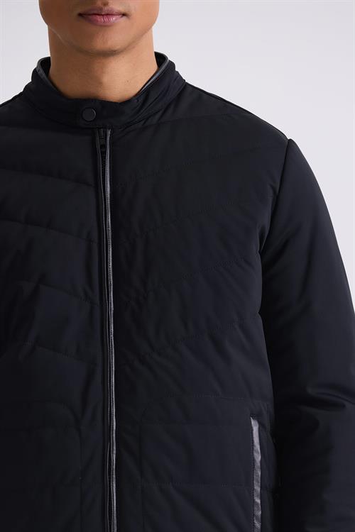 Siyah Comfort Fit Dik Yaka Önü Fermuarlı Mevsimlik Mont