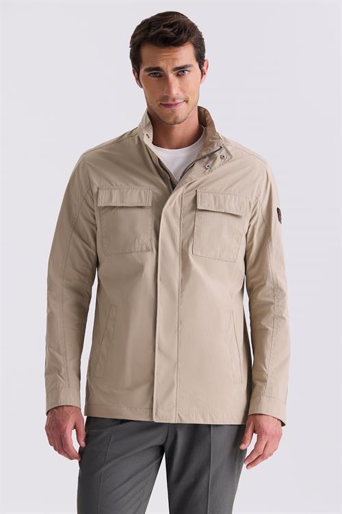 Bej Comfort Fit Dik Yaka Mevsimlik Spor Mont