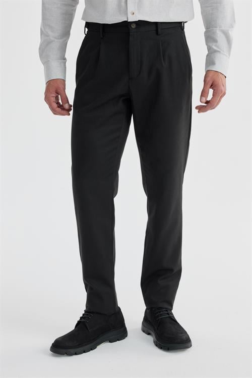 Siyah Comfort Fit Çift Pileli Beli Tokalı Pamuklu Kanvas Pantolon