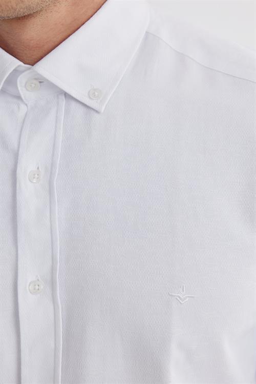 Beyaz Slim Fit Üstten Düğmeli Yaka Desenli Pamuklu Gömlek