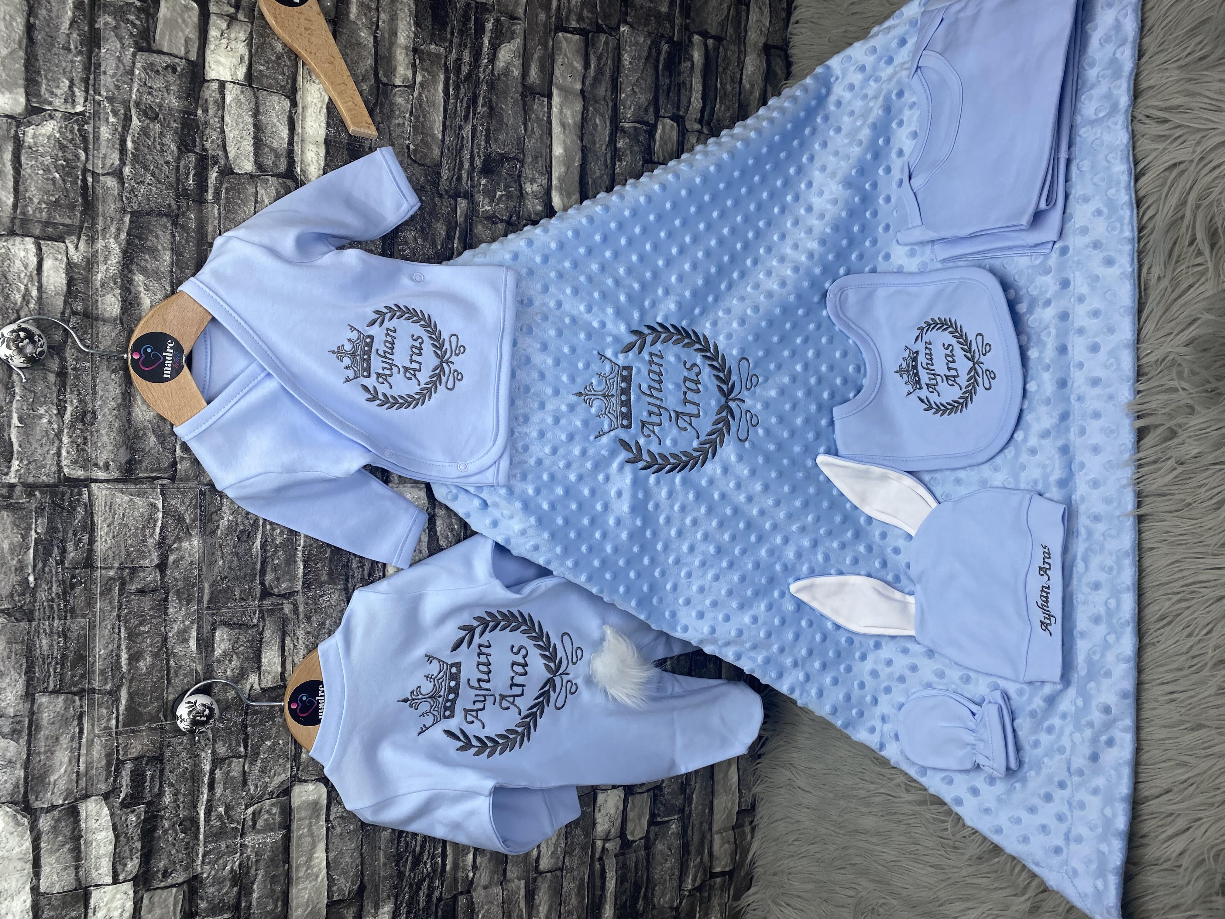 10 lu isme özel nohut battaniyeli mavi renk taç desen işlemeli isimli erkek bebek hastane çıkışı