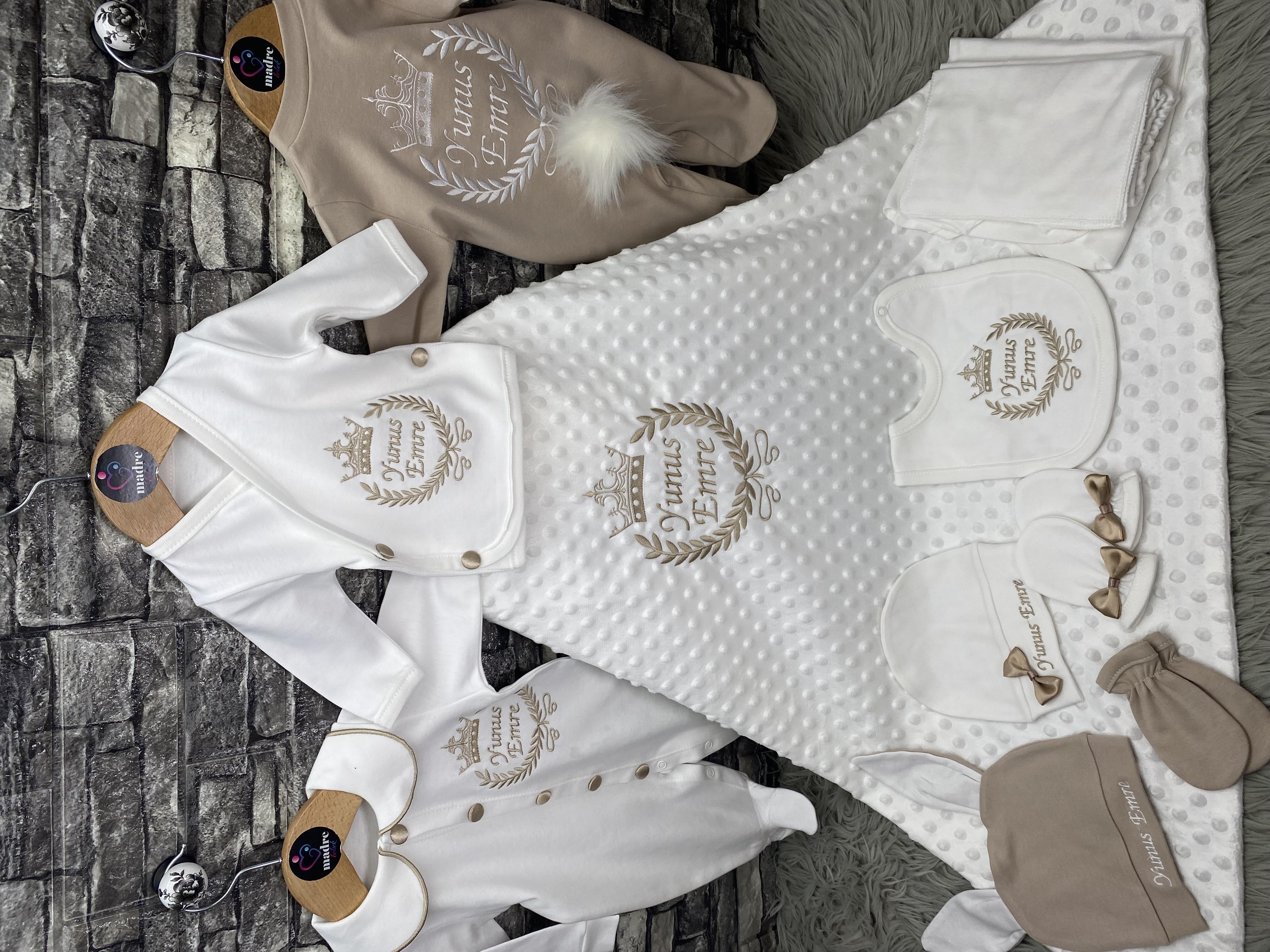 hastane çıkışı 13lu isme özel nohut battaniyeli taç desen sütlü kahve işlemeli isimli erkek bebek seti