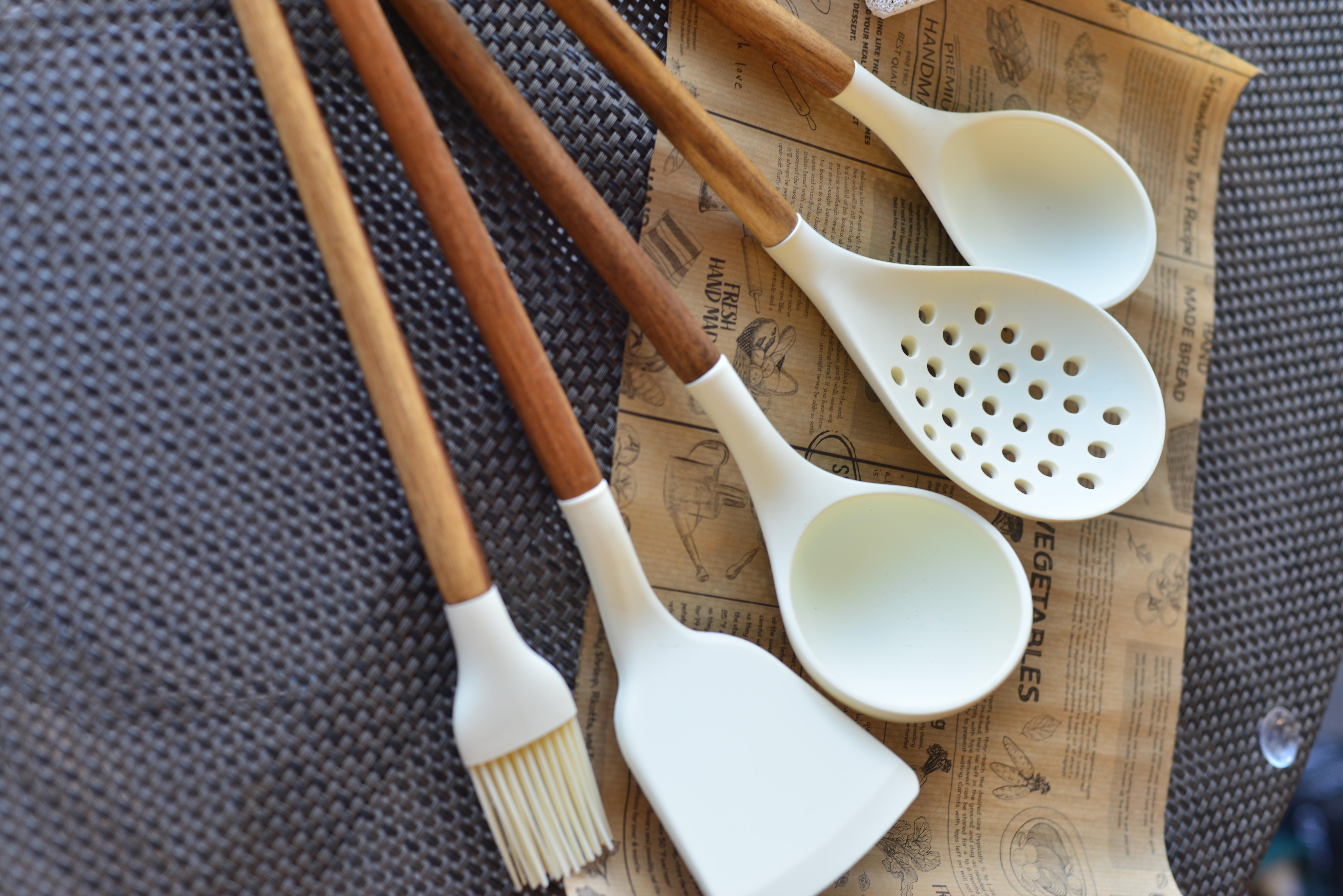 Akasya Saplı 5 Li Silikon Spatula Kepçe Seti / Krem