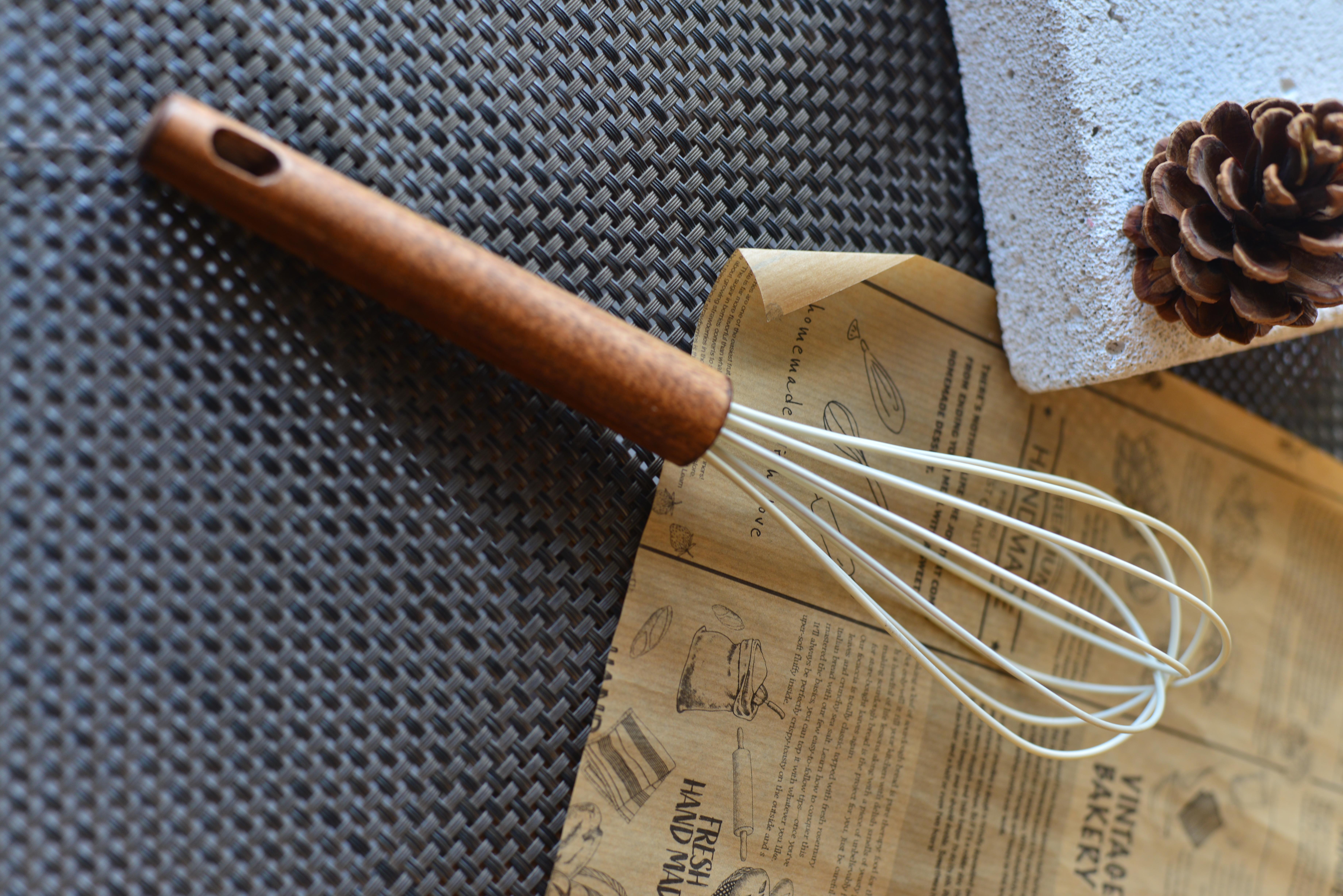 Akasya Saplı Silikon Çırpıcı / Krem