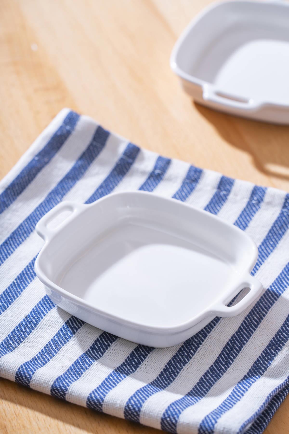Porselen Kare Kulplu Basık Orta Boy Meze Tabak 12 cm / 1 Adet
