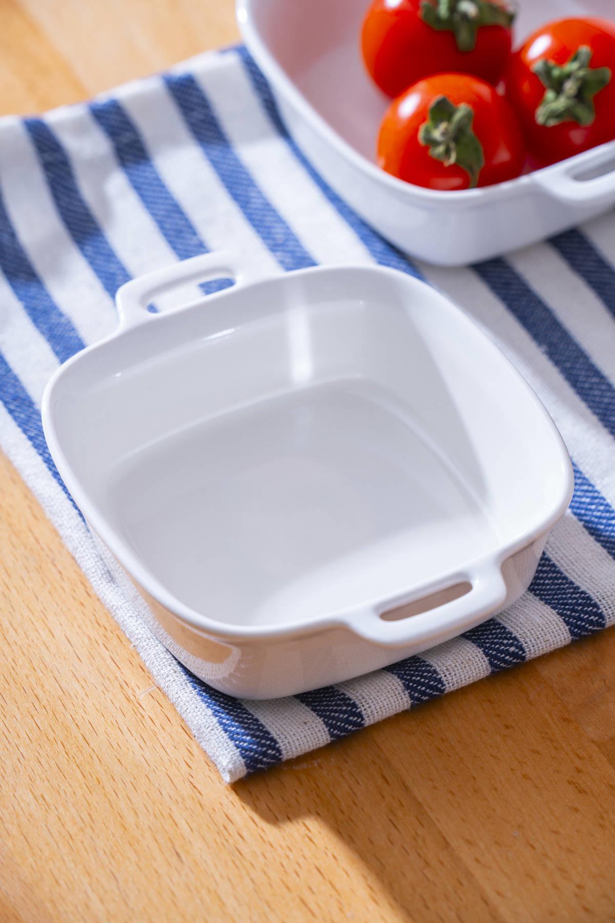 Porselen Kare Kulplu Derin Büyük Boy Meze Tabak 14 cm / 1 Adet