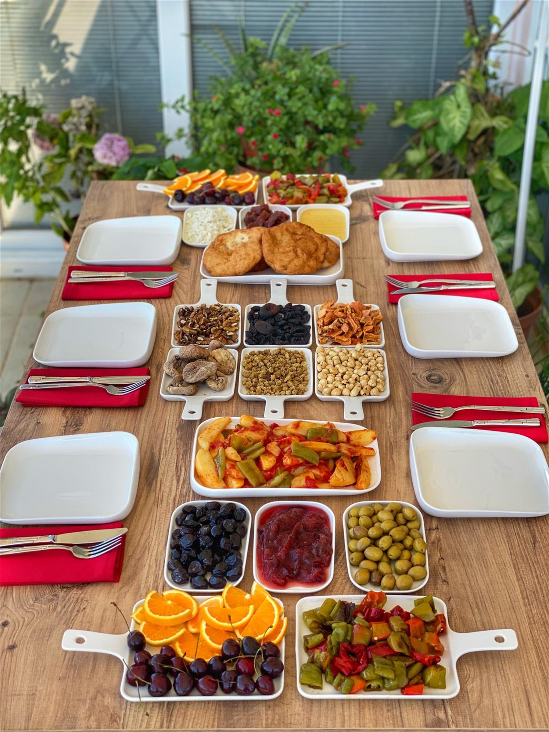 24 Parça 6 kişilik Porselen Kahvaltı Seti 
